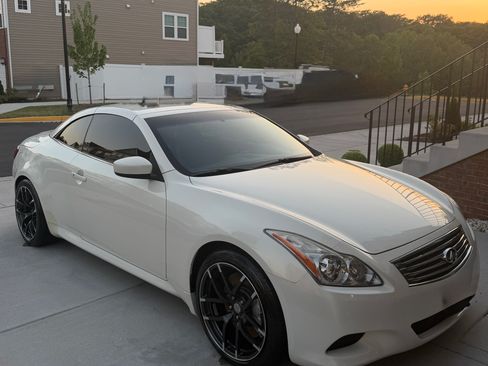 Used 2010 INFINITI G37 Convertible w/ Premium Pkg RWD image 8