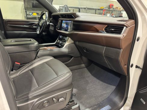 Used 2021 GMC Yukon Denali w/ Denali Ultimate Package image 9