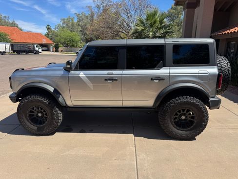 Used 2022 Ford Bronco Wildtrak image 2