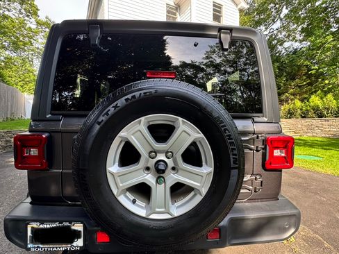 Used 2021 Jeep Wrangler Unlimited Sport AWD/4WD image 2