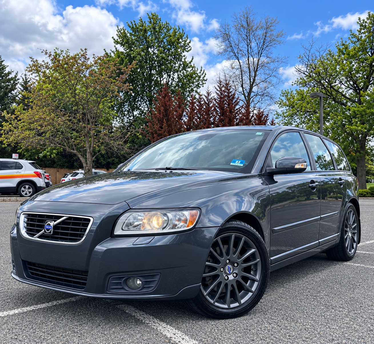 Used 2010 Volvo V50 2.4i FWD image 1