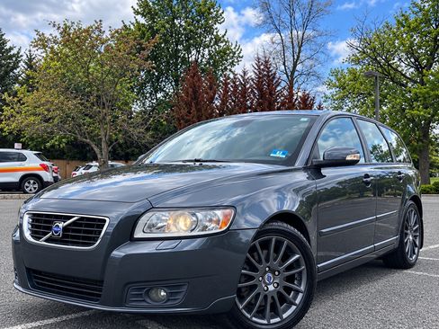 Used 2010 Volvo V50 2.4i FWD image 1