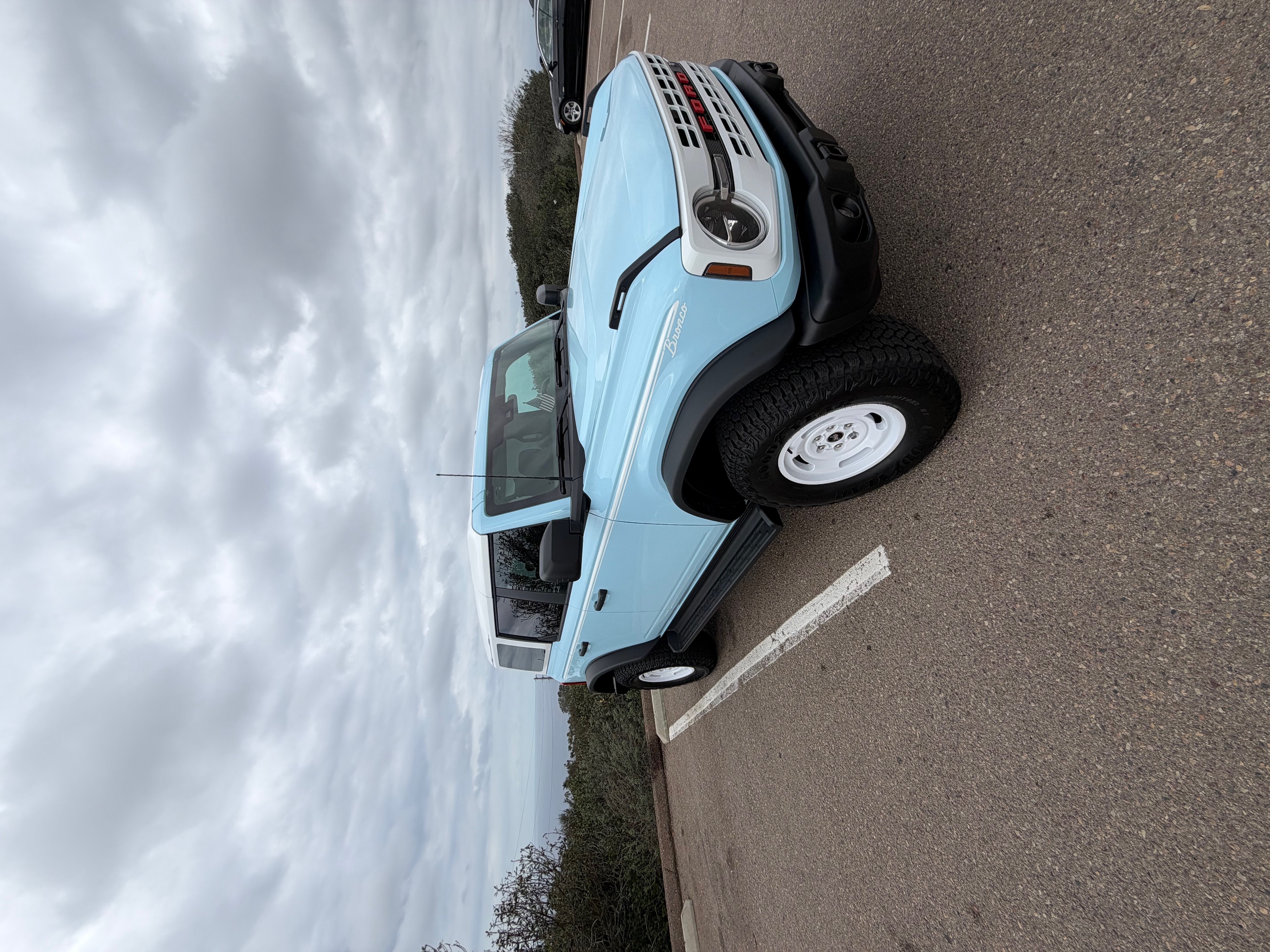 Used 2025 Ford Bronco Heritage Edition AWD/4WD image 4