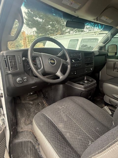 Used 2019 Chevrolet Express 2500 w/ Driver Convenience Package RWD image 6