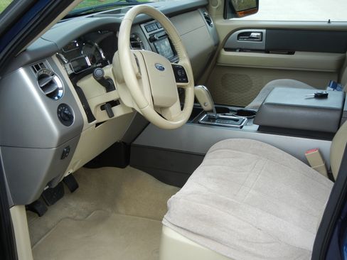 Used 2011 Ford Expedition XLT w/ 203A Rapid Spec Order Code image 12