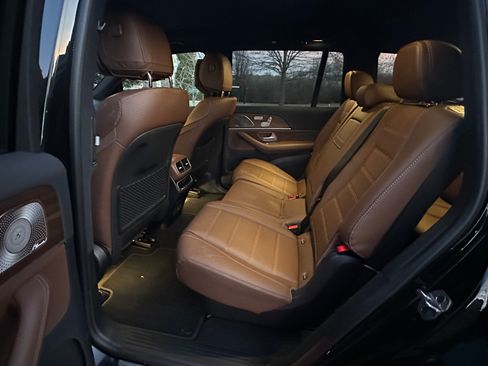 Used 2025 Mercedes-Benz GLS 450 4MATIC image 25