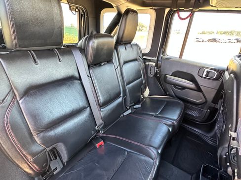 Used 2018 Jeep Wrangler Unlimited Rubicon image 14
