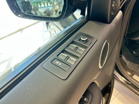 Used 2020 Land Rover Discovery HSE image 19