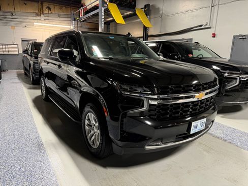 Used 2024 Chevrolet Suburban LS image 2