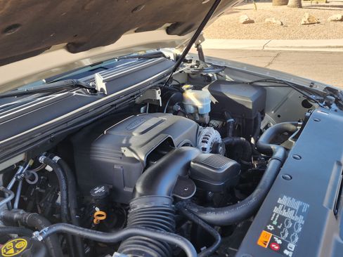 Used 2013 Cadillac Escalade Luxury image 20