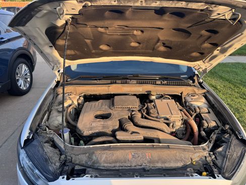 Used 2017 Ford Fusion SE FWD image 19