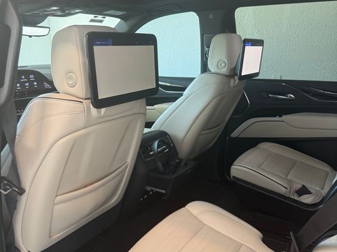 Used 2024 Cadillac Escalade ESV Sport w/ LPO, ONYX Package RWD image 4