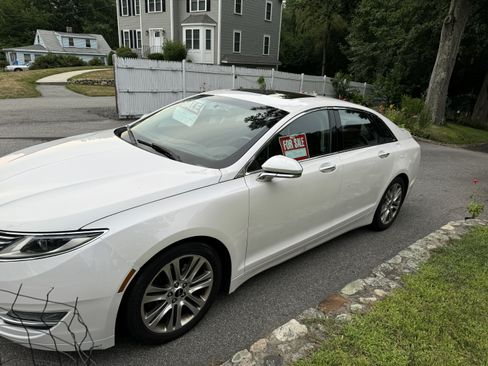 Used 2014 Lincoln MKZ Sedan 4D w/ Equipment Group 102A Reserve image 4