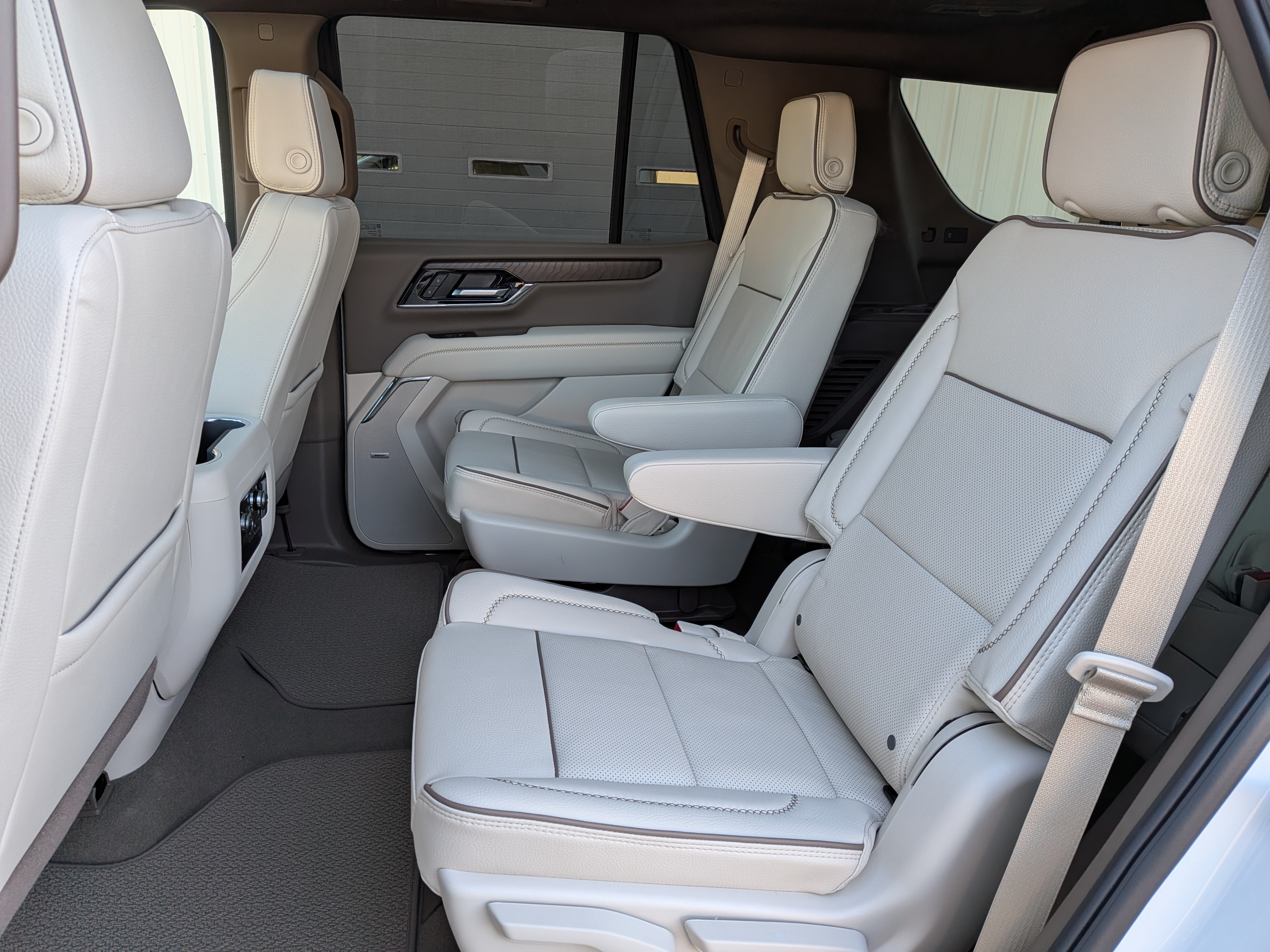 Used 2026 GMC Yukon Denali w/ Sun & Power Step Package AWD/4WD image 13