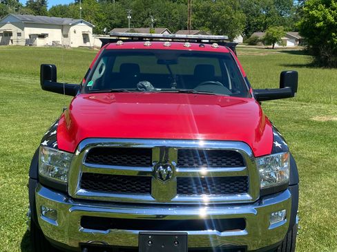 Used 2018 RAM 5500 SLT w/ Quick Order Package 29G SLT RWD image 4