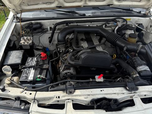 Used 2001 Isuzu Rodeo S RWD image 12
