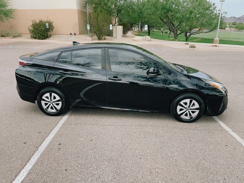Used 2018 Toyota Prius Two w/ Prius Two Safety Plus Package FWD image 8