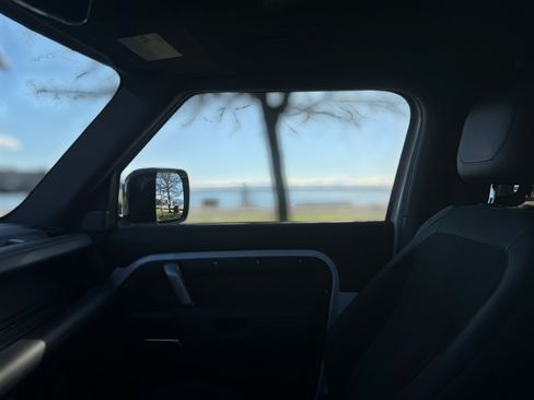 Used 2022 Land Rover Defender 90 image 16