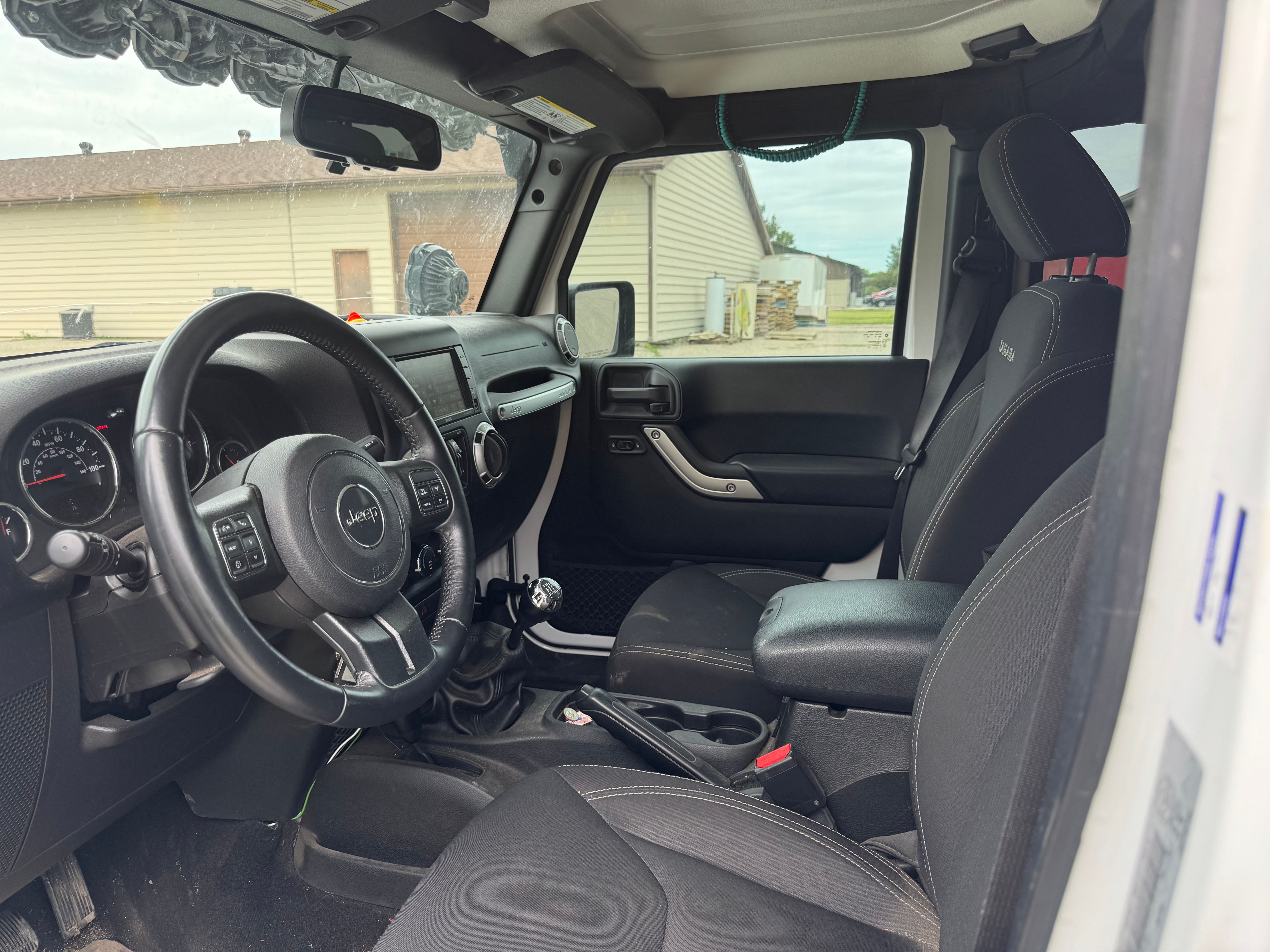Used 2017 Jeep Wrangler Unlimited Sahara w/ Connectivity Group AWD/4WD image 6