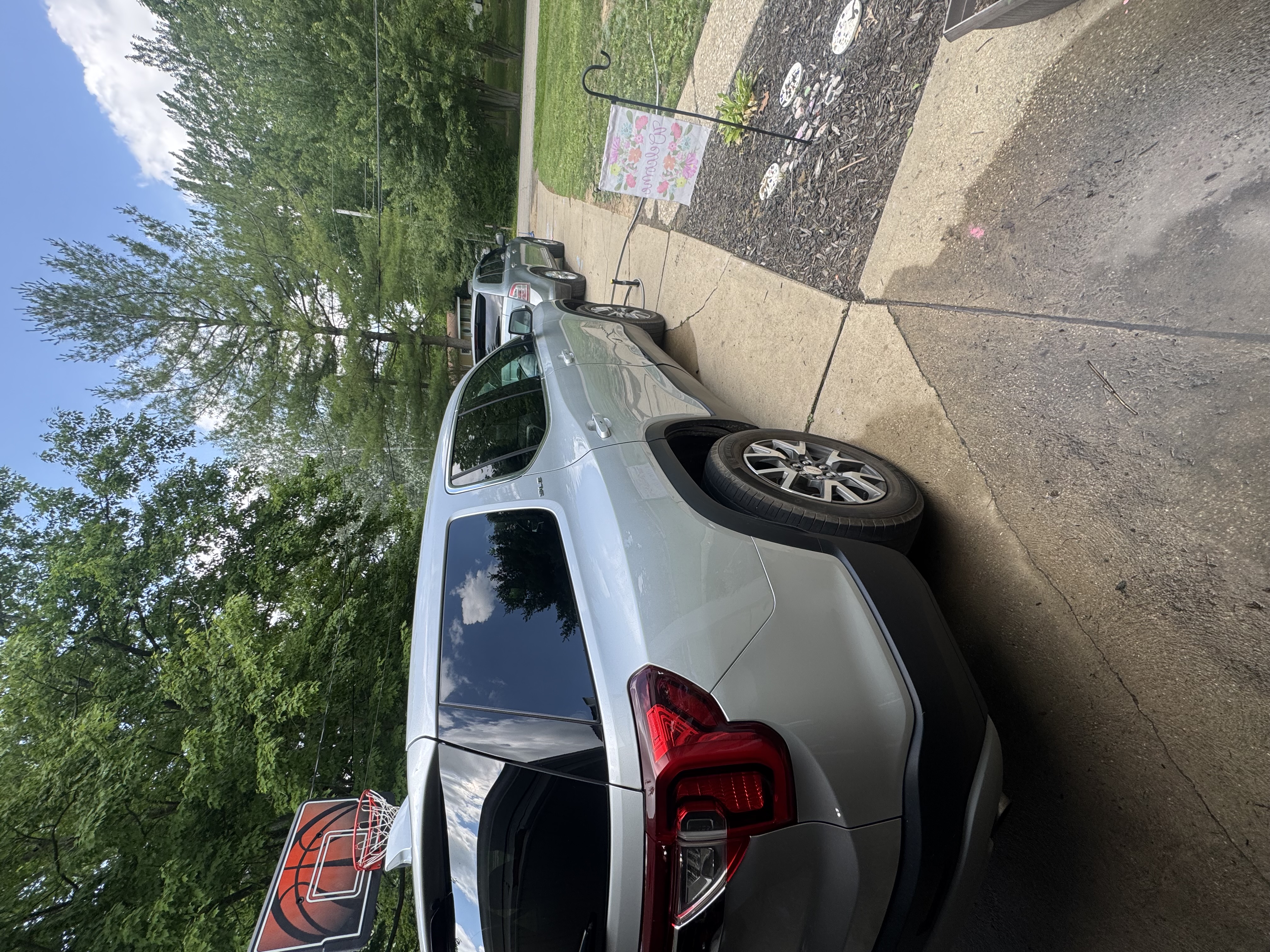 Used 2020 GMC Acadia SLE FWD image 8