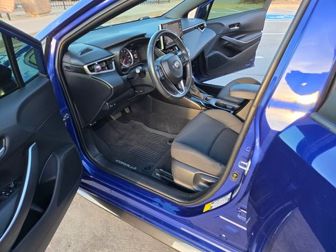 Used 2020 Toyota Corolla SE w/ SE Premium Package image 9