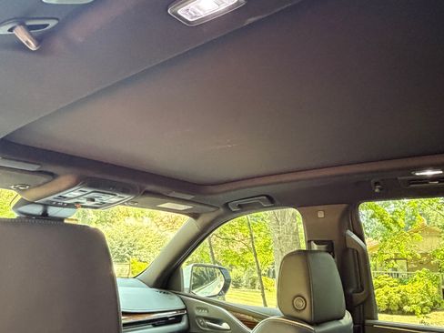 Used 2022 Cadillac Escalade Premium Luxury AWD/4WD image 24