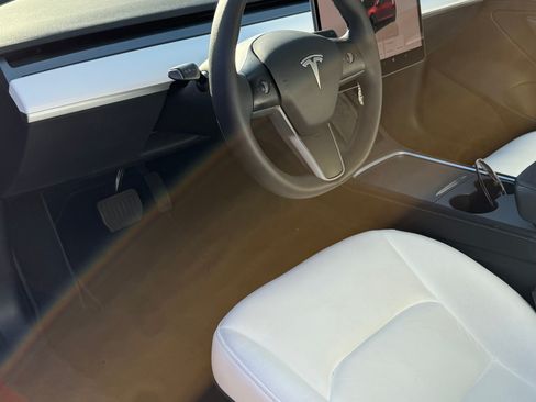 Used 2022 Tesla Model 3 image 16