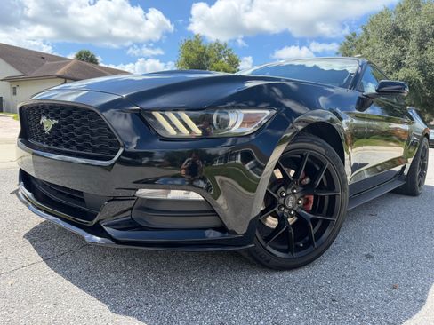 Used 2017 Ford Mustang Coupe RWD image 1