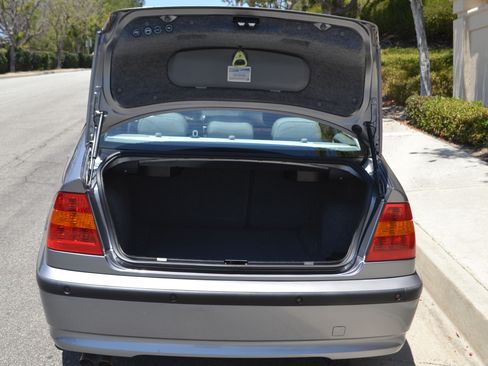 Used 2004 BMW 325i Sedan RWD image 4