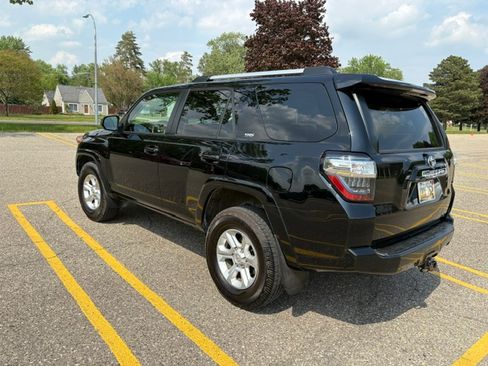 Used 2019 Toyota 4Runner SR5 RWD image 2