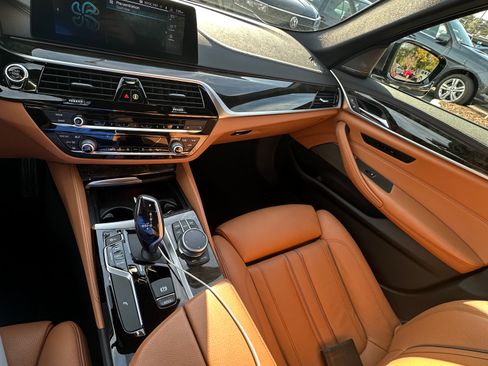 Used 2020 BMW M550i xDrive M550i xDrive Sedan 4D w/ Premium Package image 14