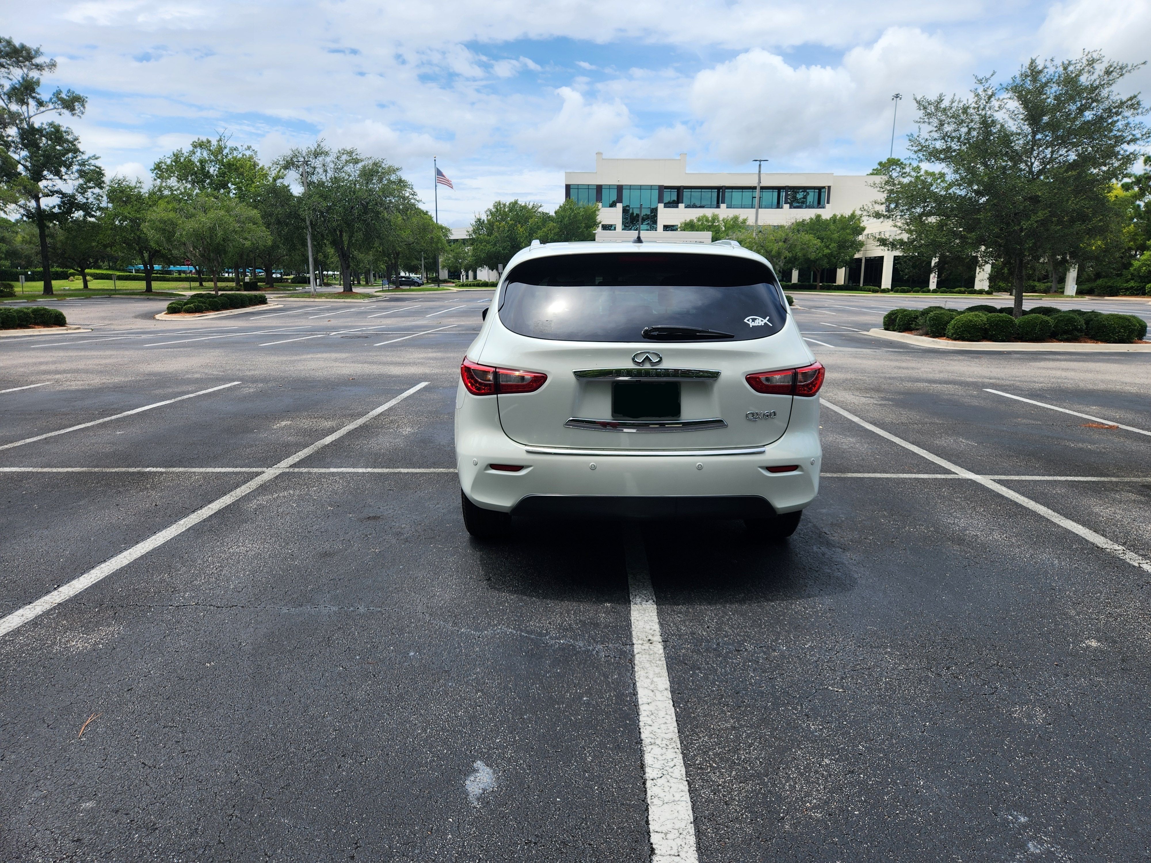 Used 2015 INFINITI QX60 FWD w/ Driver Assistance Package image 8