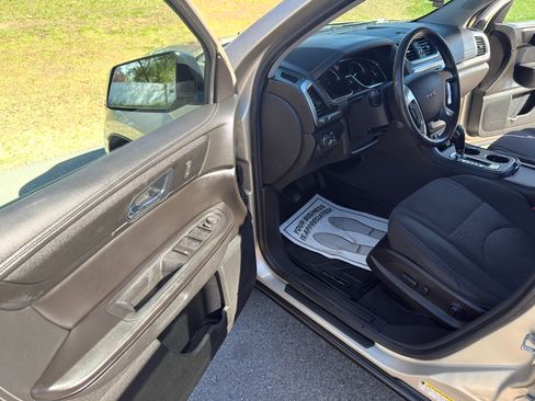 Used 2016 GMC Acadia SLE image 14