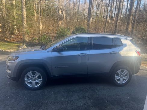 Used 2022 Jeep Compass Latitude w/ Convenience Group image 2