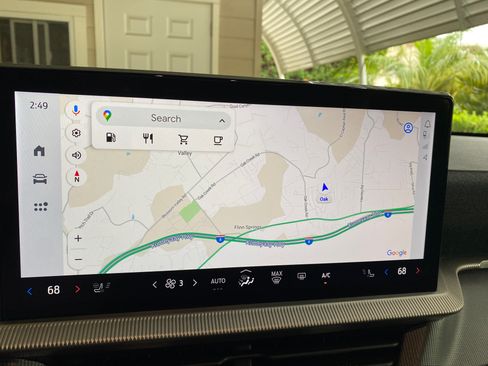 Used 2025 Ford Explorer ST-Line w/ Premium Package image 4