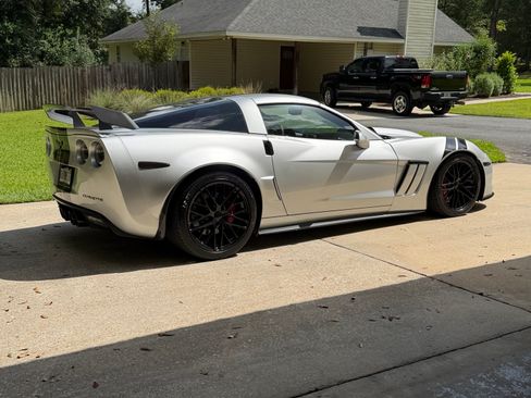 Used 2009 Chevrolet Corvette Coupe w/ Z51 Performance Package RWD image 1