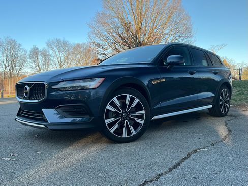 Used 2020 Volvo V60 T5 Cross Country w/ Protection Package image 1