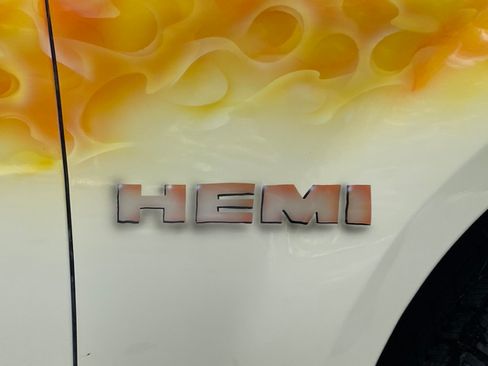 Used 2005 Dodge Magnum R/T image 2