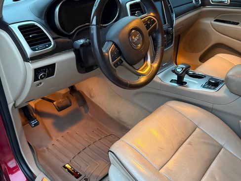 Used 2014 Jeep Grand Cherokee Overland image 9