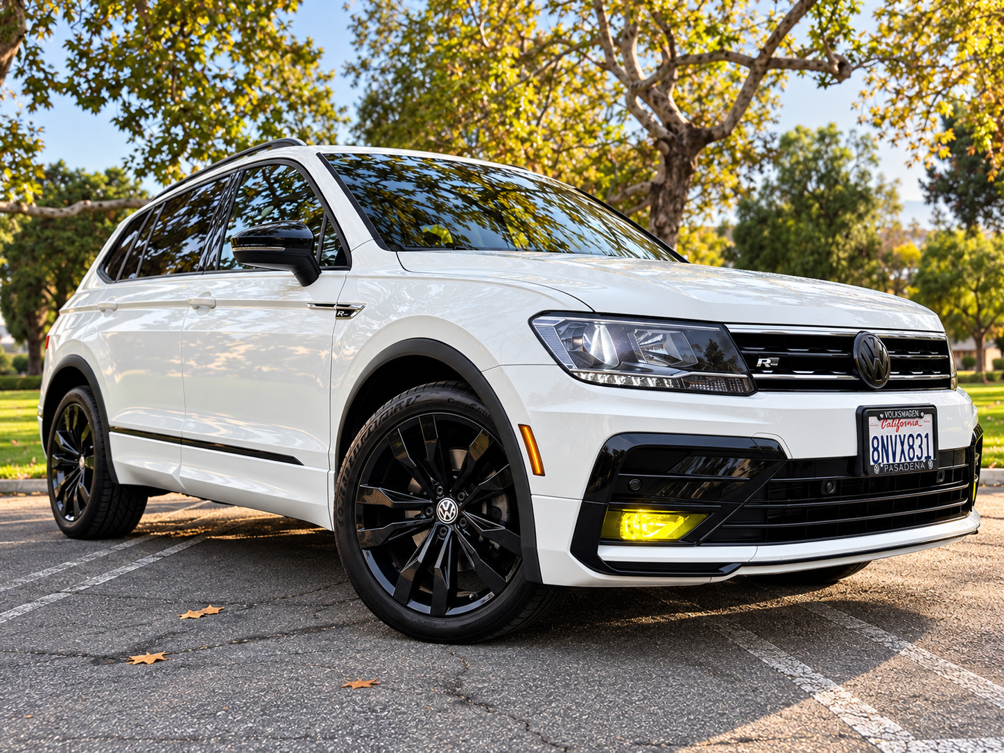 Used 2020 Volkswagen Tiguan SE R-Line FWD image 1