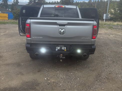 Used 2019 RAM 1500 Laramie AWD/4WD image 14