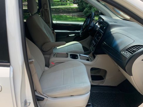 Used 2013 Dodge Grand Caravan SE image 8