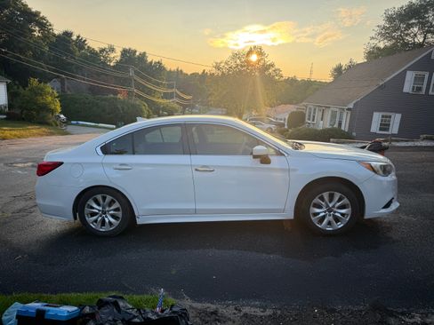 Used 2016 Subaru Legacy 2.5i Premium AWD/4WD image 4