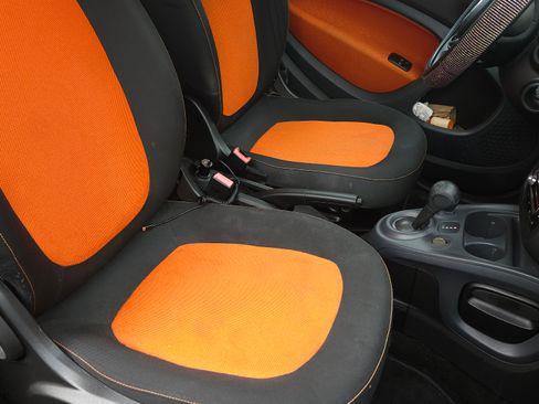 Used 2016 smart fortwo passion image 9