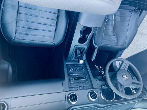 Used 2005 Ford Mustang GT Premium image 13