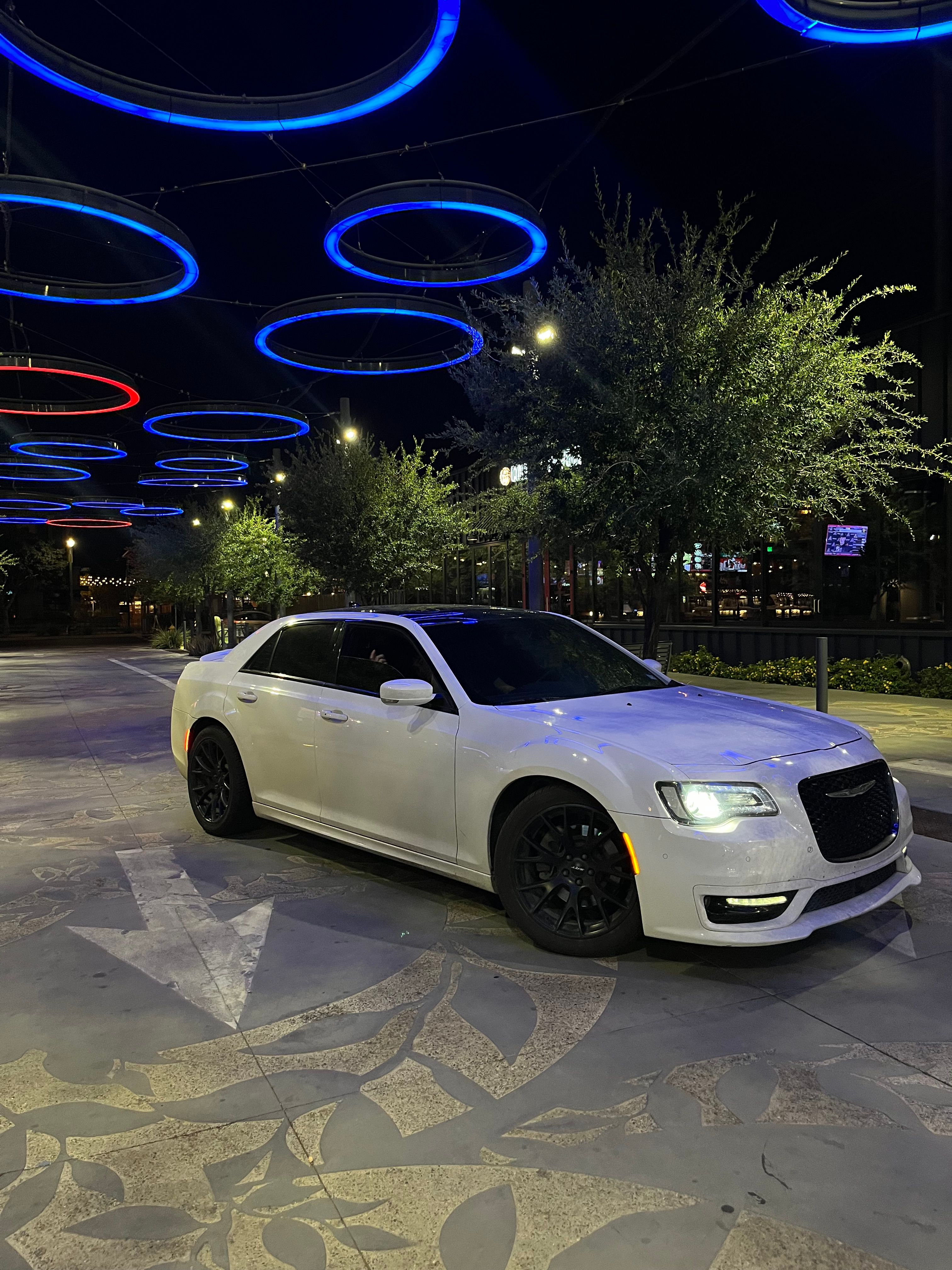 Used 2018 Chrysler 300 S w/ 300S Premium Group RWD image 1