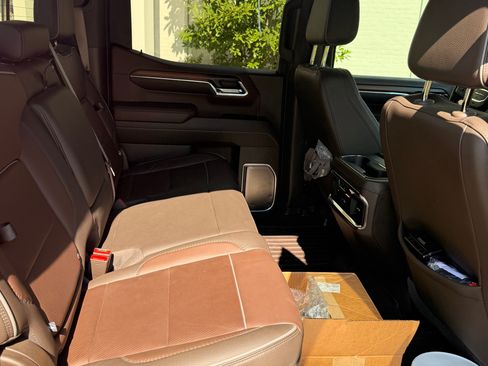 Used 2024 GMC Sierra 1500 Denali AWD/4WD image 8