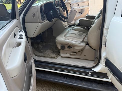 Used 2002 Chevrolet Suburban LS RWD image 18