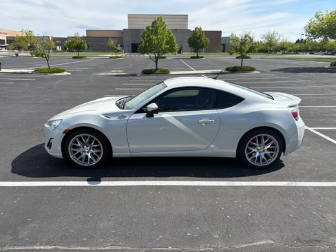 Used 2013 Scion FR-S image 2