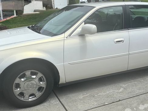 Used 2005 Cadillac De Ville Sedan w/ Equipment Group image 1